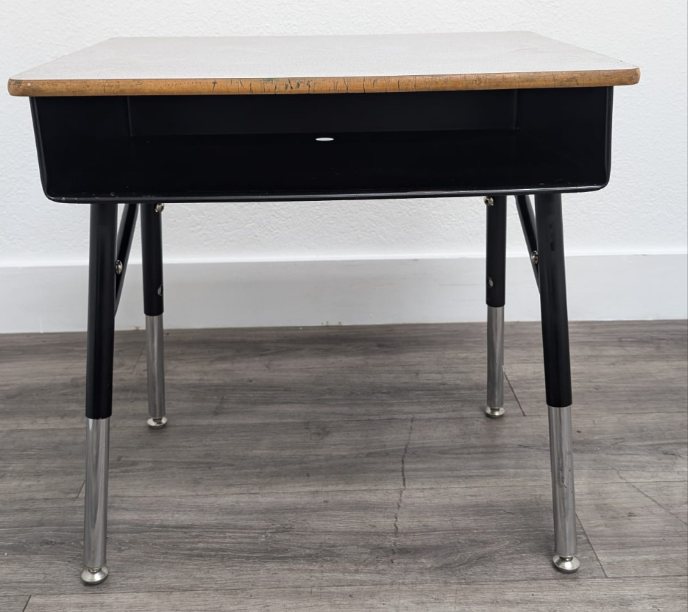 値下げ！ヴァルコ　Student desk Virco 878 – SchoolOutlet