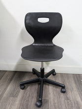 Load image into Gallery viewer, 18 inch USA Capitol Adjustable Rolling Chair, Custers, Black (RF)
