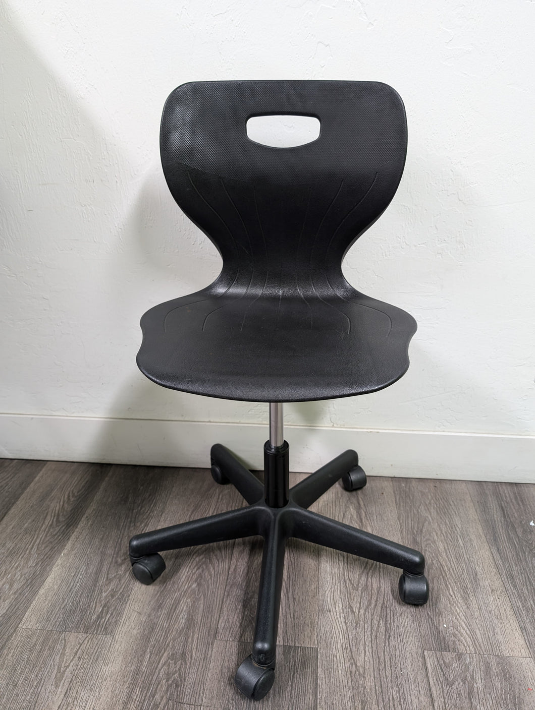 18 inch USA Capitol Adjustable Rolling Chair, Custers, Black (RF)